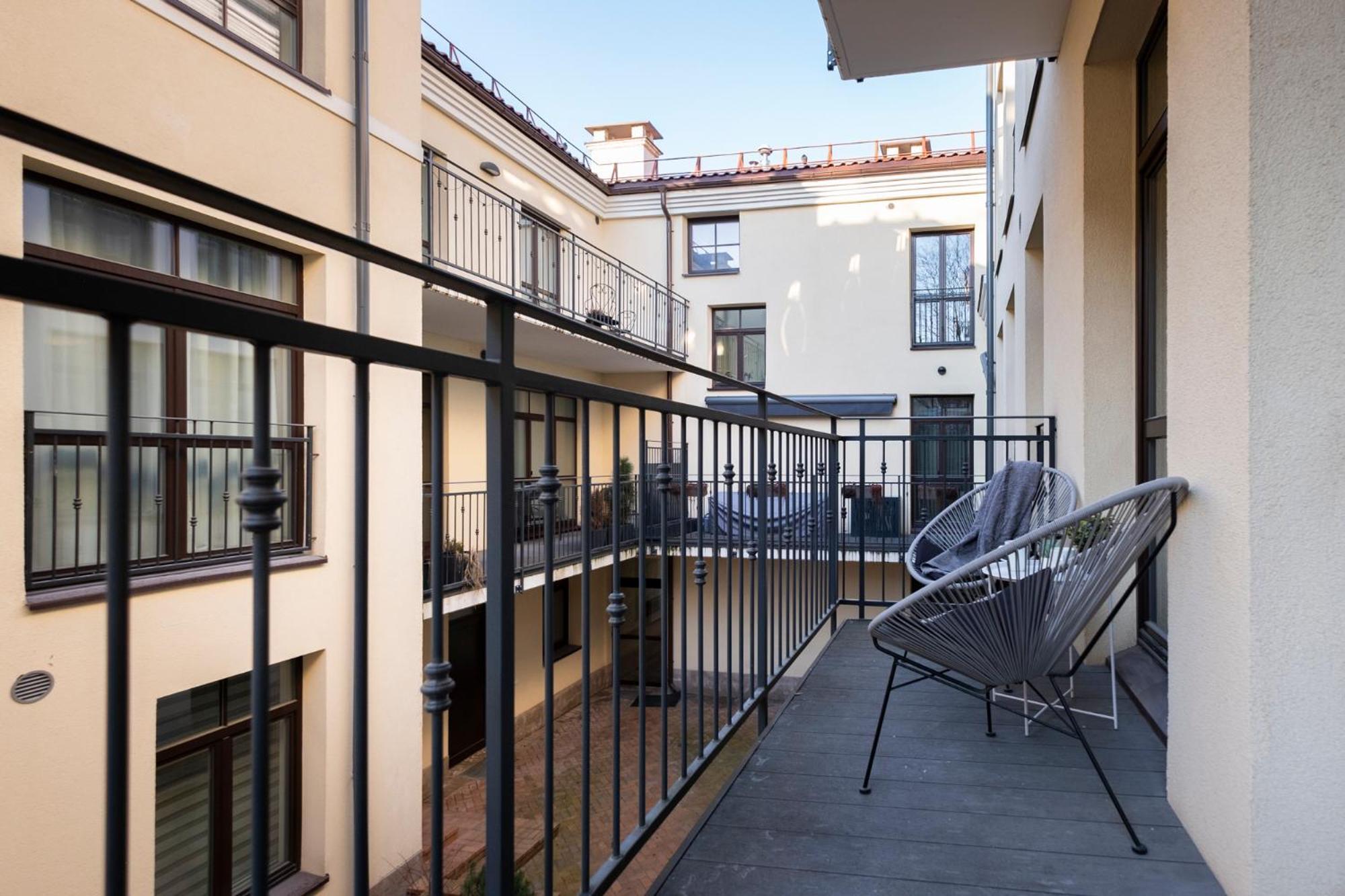 Cohost I Oldtown 60M2 Apt W-Garage Parking, Balcony & Self Check-In VNO Extérieur photo